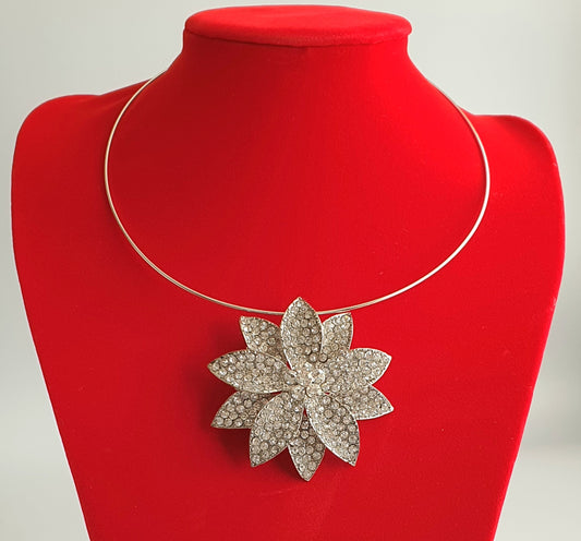 Silver Plated Choker Statement Flower Diamanté Pendant Necklace.