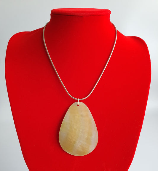Shell Pendant Necklace
